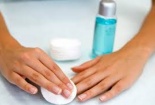 9 tác dụng không ngờ của nước tẩy sơn móng tay